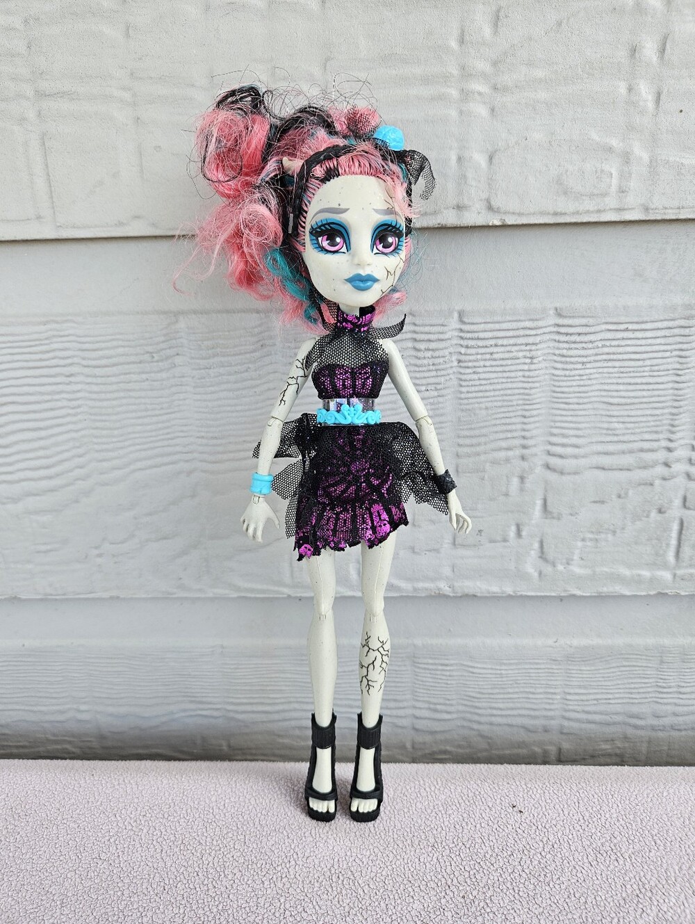 Monster High Zombie Shake Rochelle Goyle Fashion Doll Mattel 2014 NO WINGS